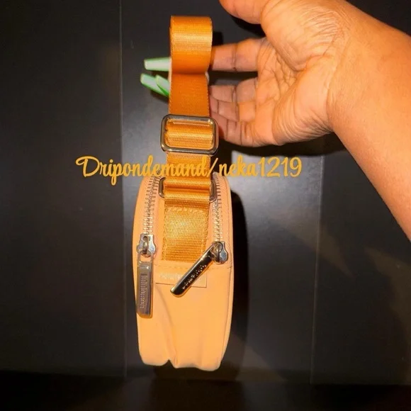 Lululemon Crossbody Camera Bag 2L- Rock Melon - Picture 4 of 9